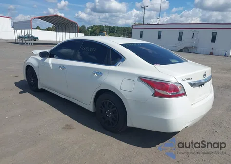 2015 Nissan Altima 2.5 S z USA, uszkodzony, nr VIN 1N4AL3AP5FN330677